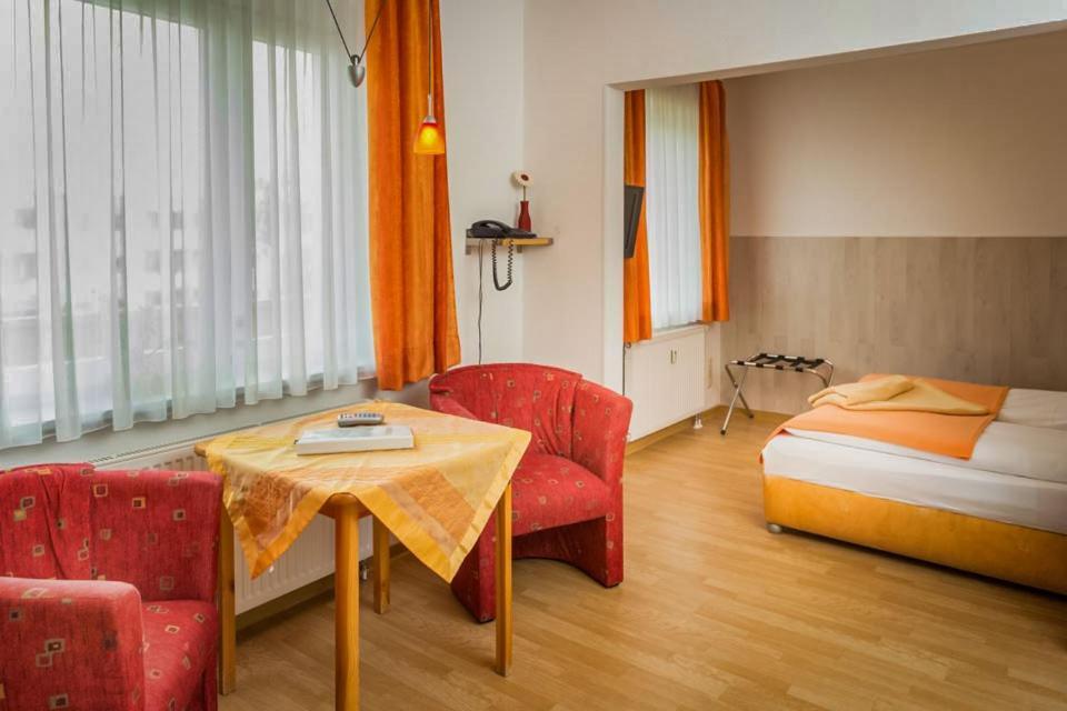 H&H Studio-Apartment Im Stadtteil Ostseeviertel Jedes Apartment Mit Kuechenzeilen - Fahrstuhl Und 24H Check In Грайфсвальд Экстерьер фото